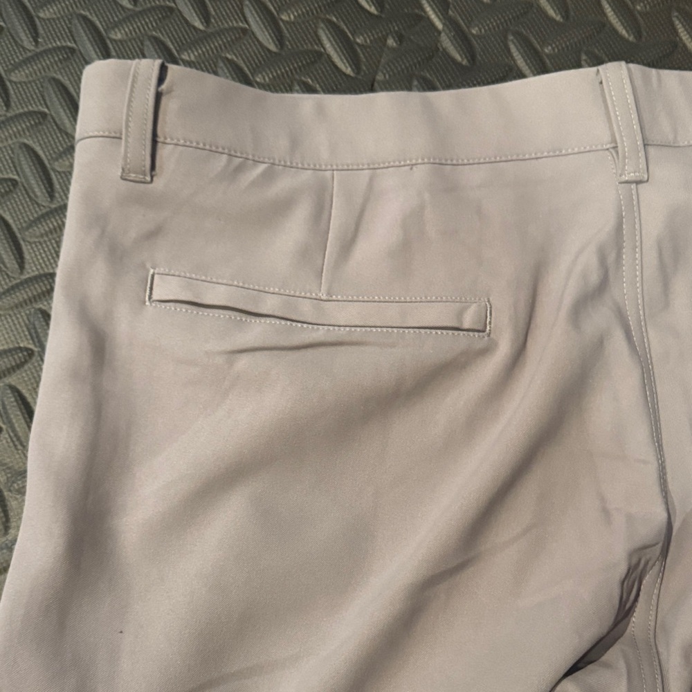 Kirkland signature • NWT Golf or Travel performance shorts 8.5” inseam - Picture 4 of 4